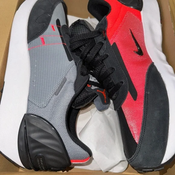 Nike Men's Black and Red Athletic Shoes